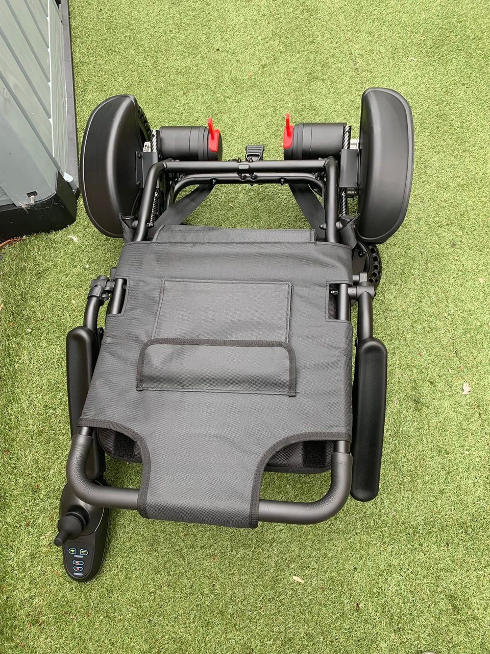 Foldable electric wheelchair - Image 3