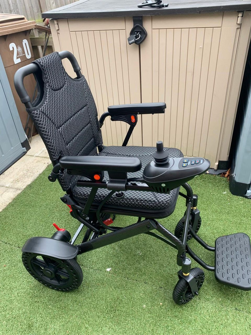 Foldable electric wheelchair - Image 2