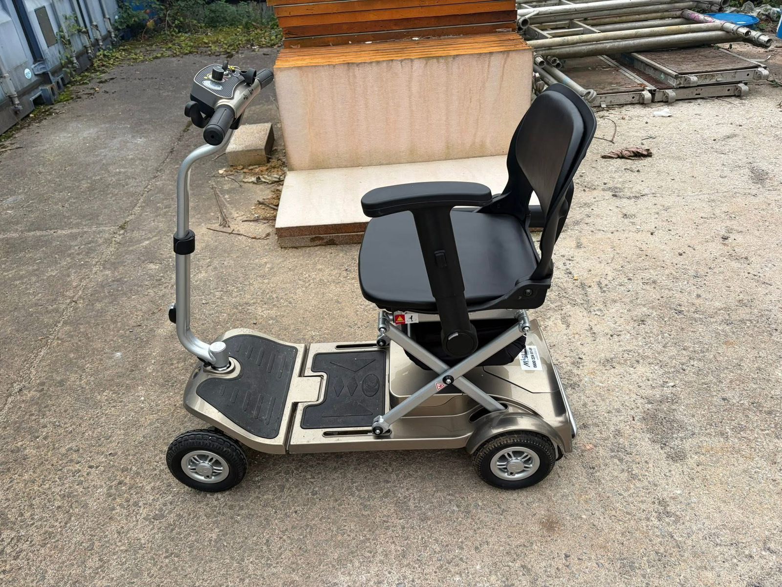 Auto-Fold Lightweight Mobility Scooter - Image 4