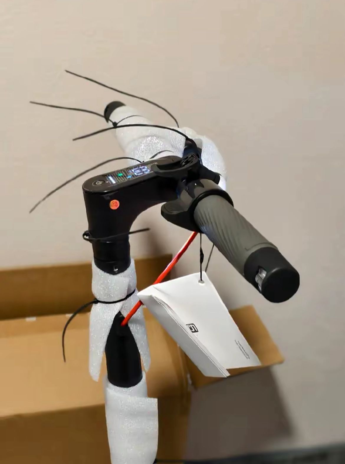 5TH WHEEL V20 Plus Electric Scooter - Image 2