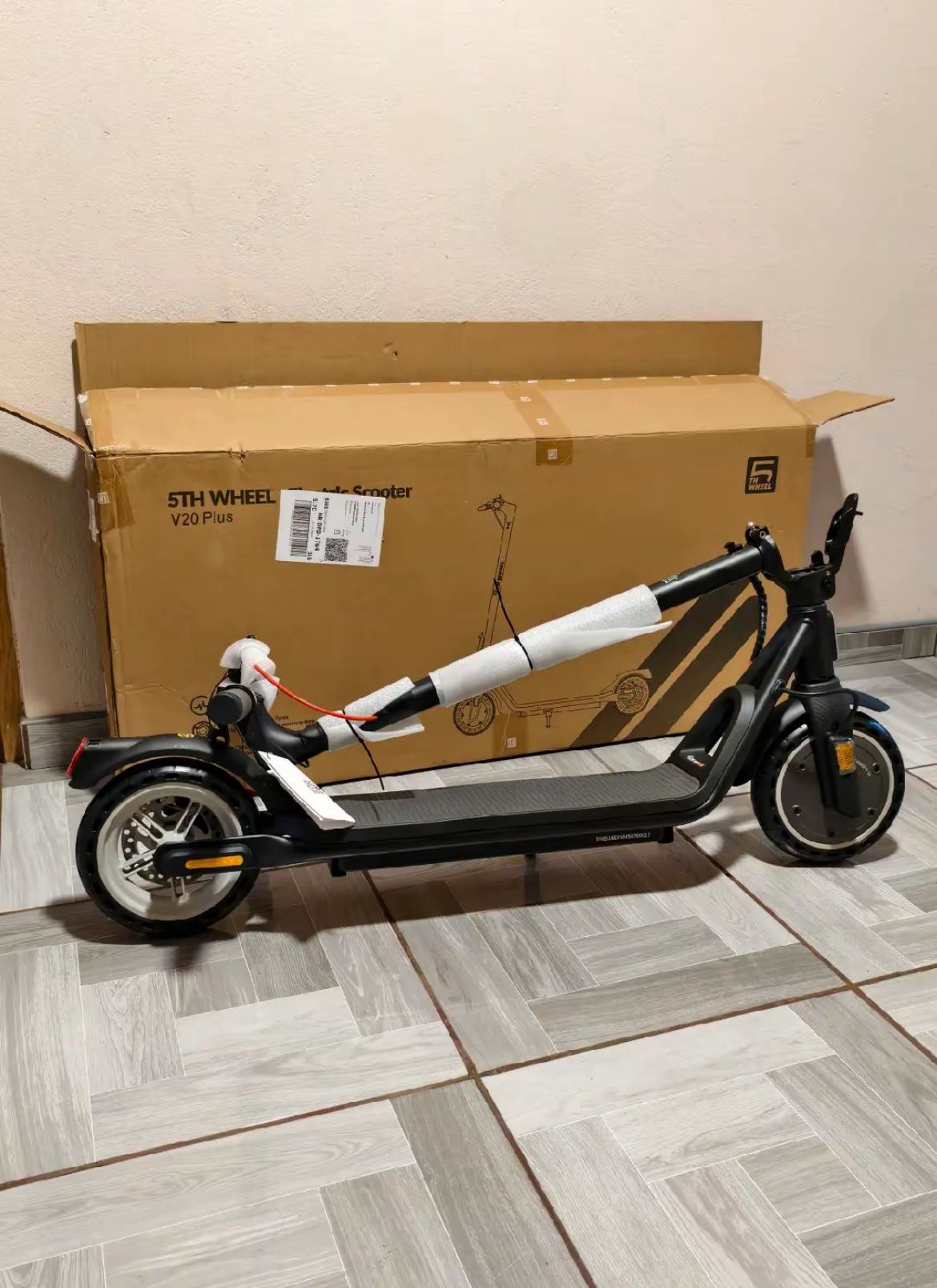 5TH WHEEL V20 Plus Electric Scooter - Image 3