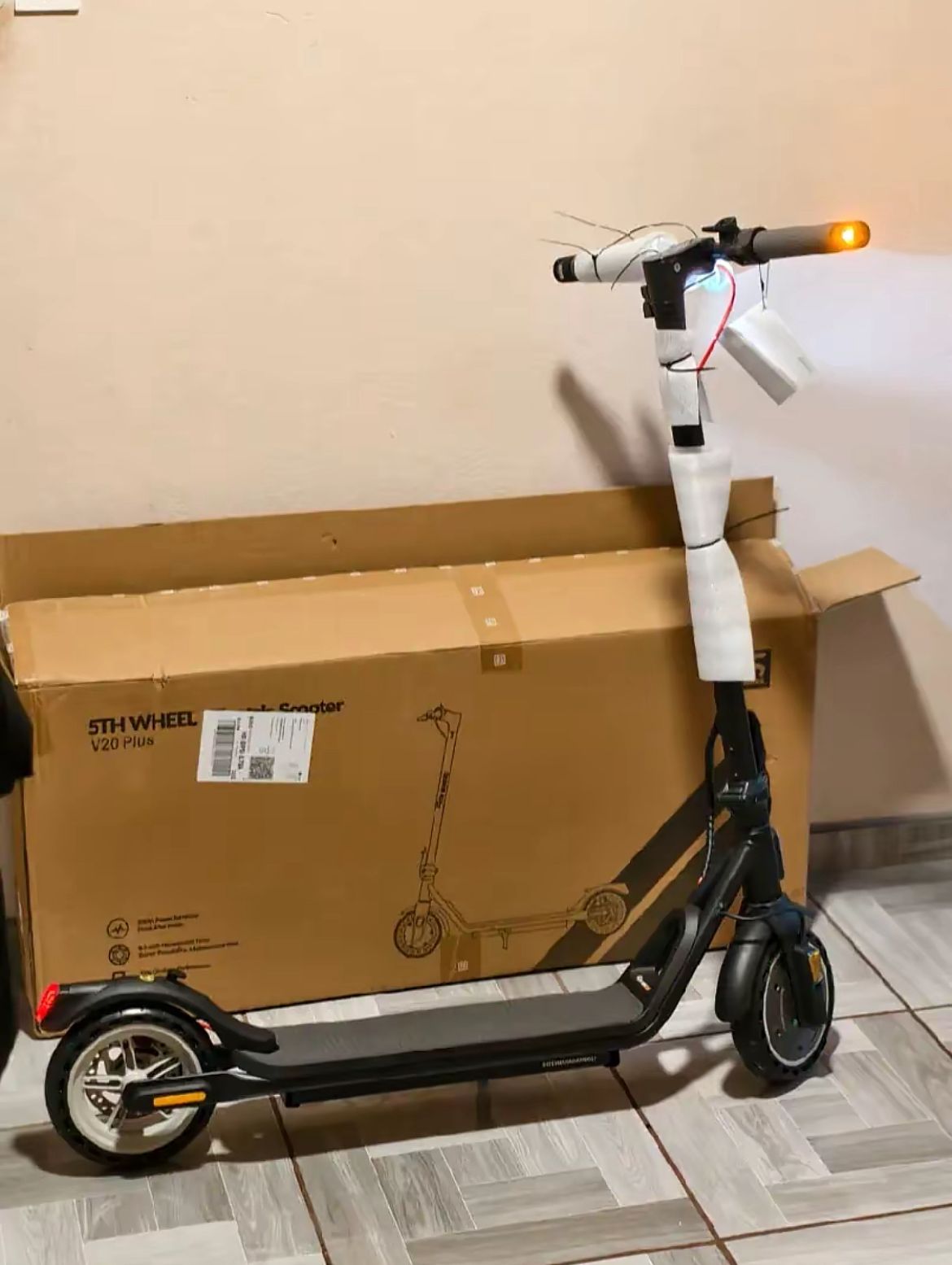 5TH WHEEL V20 Plus Electric Scooter - Image 7
