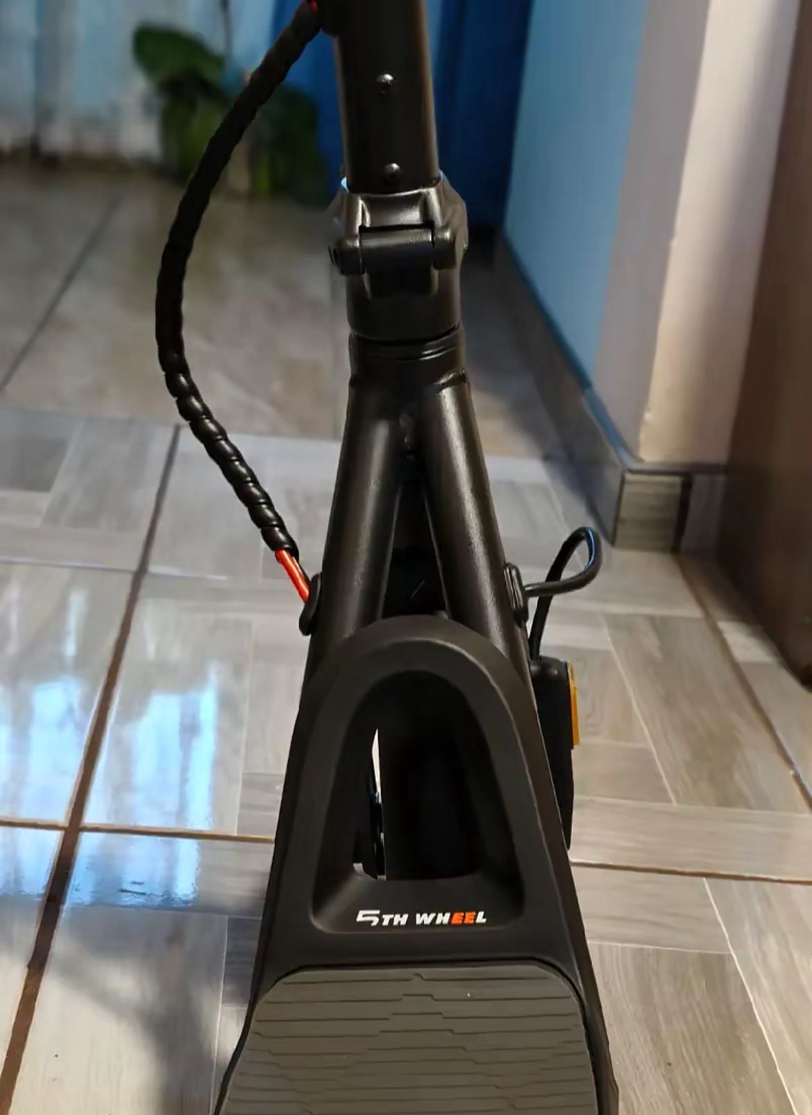 5TH WHEEL V20 Plus Electric Scooter - Image 4
