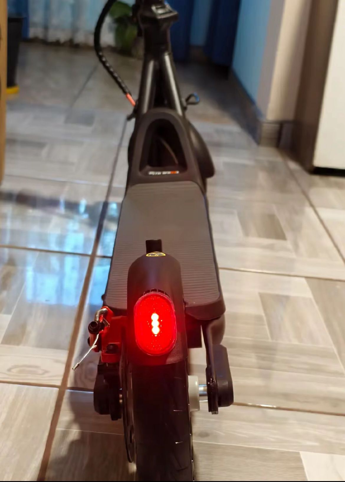 5TH WHEEL V20 Plus Electric Scooter - Image 8