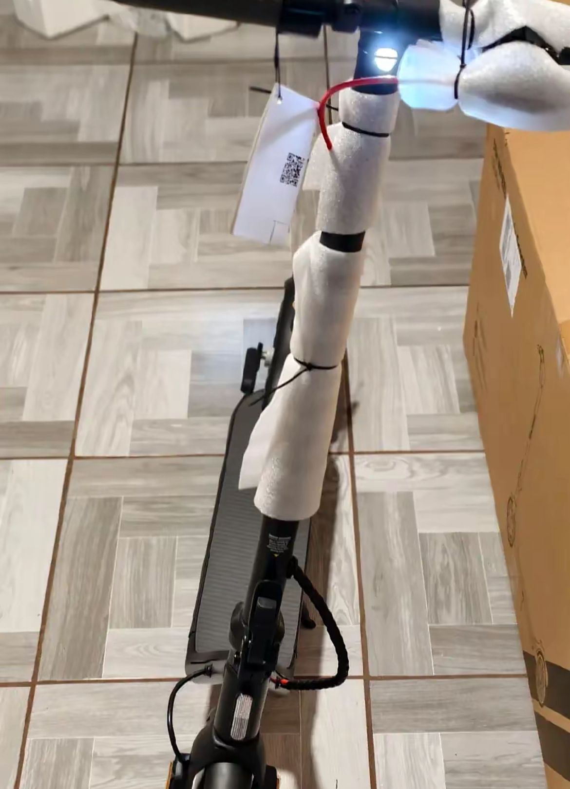 5TH WHEEL V20 Plus Electric Scooter - Image 9